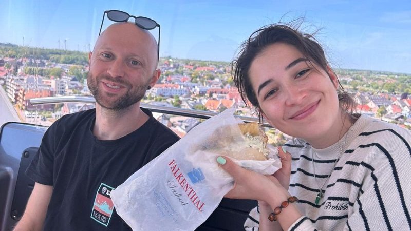 Die XLETIX Crew mit Fischbrötchen auf einem Ortstermin in Grömitz