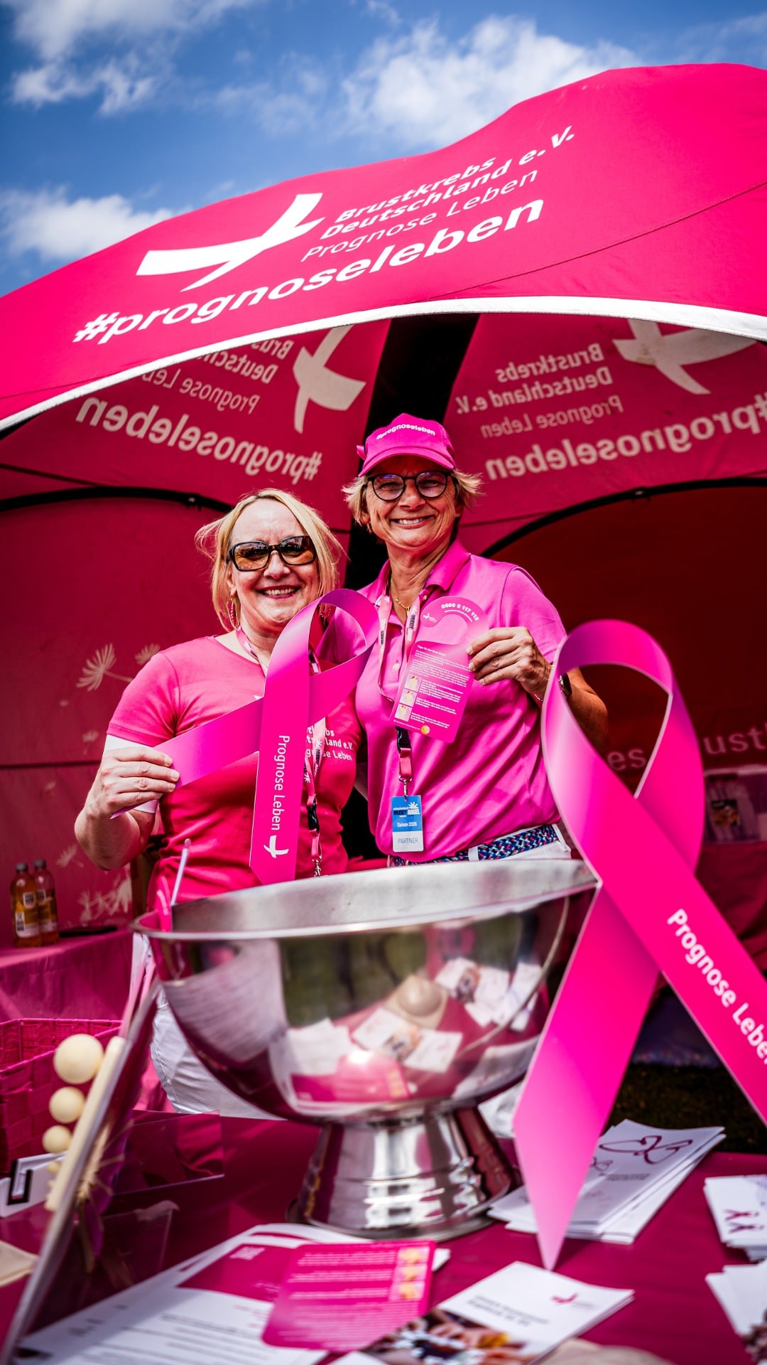 Schon lange an unserer Seite: Brustkrebs Deutschland e.V. 💕🎀

Aber wer steckt dahinter? Warum arbeiten wir zusammen und warum ist Aufklärung so wichtig?

Zeit, einmal genauer nachzufragen. 💬

Wir sind dankbar, mit @prognoseleben seit vielen Jahren einen starken Partner an unserer Seite zu haben und gemeinsam auf dieses wichtige Thema aufmerksam zu machen. 🎗️

#muddyangelrun #brustkrebsmonat #brustkrebsdeutschland #pinktober